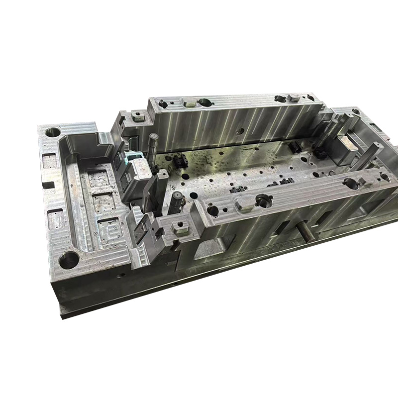 Large Single-Cavity Automobile Bumper Injection Mold